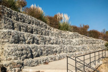 Deniz kenarındaki Gabion metal tel ağ destek duvarı