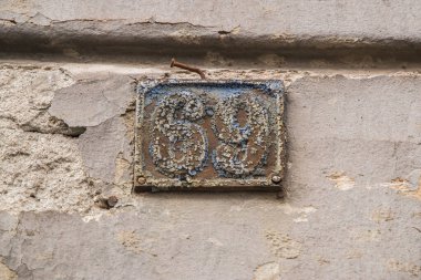 Eski püskü dökme demir plaka 69 numara