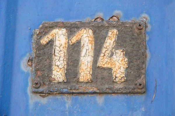 Velha Placa Ferro Fundido Retro Weathered Com Número 114 — Fotografia de Stock