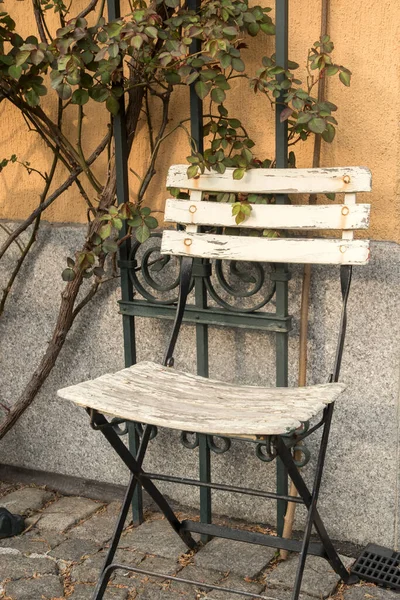 Idade Vintage Madeira Dobrável Jardim Cadeira Closeup — Fotografia de Stock