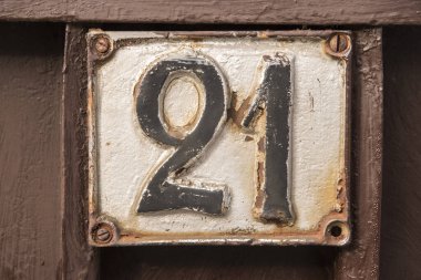 Eski püskü, 21 numaralı dökme demir plaka.