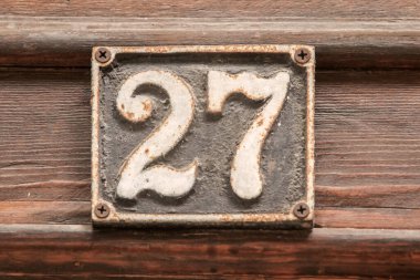 Eski püskü, 27 numaralı dökme demir plaka.