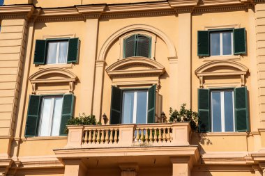 Roma, İtalya 'da bir binanın dış görünüşü çok güzel.