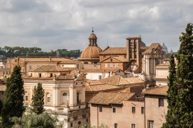 Roma, İtalya 'nın çatılarının panoramik görüntüsü