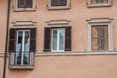 Roma, İtalya 'da eski bir evin dış görünüşü