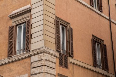 Roma, İtalya 'da eski bir evin dış görünüşü