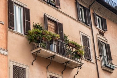Roma, İtalya 'da eski bir evin dış görünüşü