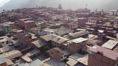 Lima-Peru 'nun kuzeyindeki Canta şehrinin insansız hava aracı görüntüsü.