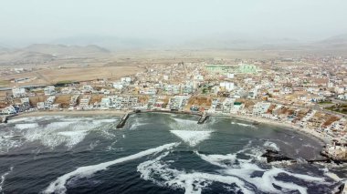 San Bartolo bölgesinin insansız hava aracı ile deniz kıyısının kuzeyinde.