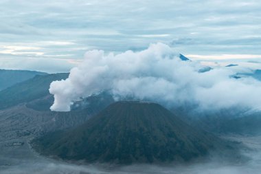 Kemoterapi yanardağı patladı. Tengger semeru ulusal parkı, doğu java, Endonezya.