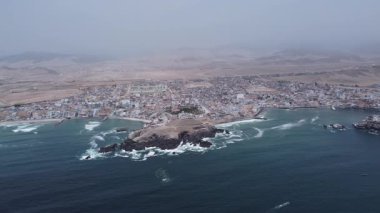 San Bartolo bölgesinin insansız hava aracı ile deniz kenarında..