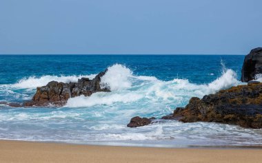 Atlantik kıyısında dalgaları