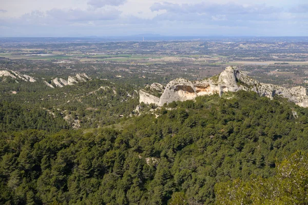 Formação Rochosa Maciça Nos Alpilles Provence França Dia Ensolarado Primavera — Fotografia de Stock