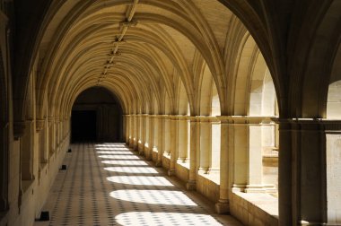 Fontevraud-l 'Abbaye, Fransa - 24 Ağustos 2013: Anjou ilindeki Abbaye Royale de Fontevraud manastırında bir atari salonu