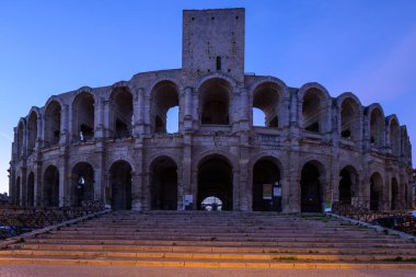 Arles, Fransa - 13 Mart 2023 Sabahın erken saatlerinde Arles Roma Arenası