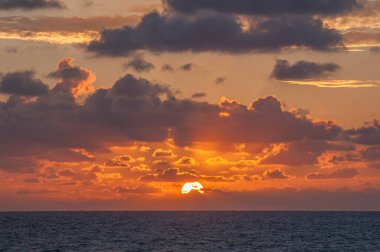 Omaha beach Vierville-sur-Mer (Normandy, Fransa) bir yaz sabah