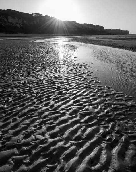 Omaha beach uçurumlarda Vierville-sur-Mer (Normandy, Fransa) yakınındaki bir yaz sabahı