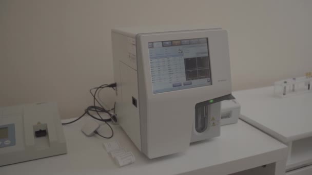 现代兽医诊所实验室 实验室的设备 兽医诊所 血液分析仪 医疗分析 — 图库视频影像