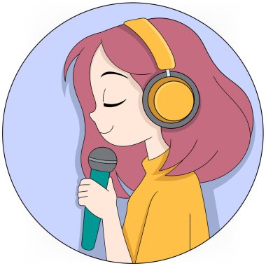 Yan profilinde karikatür tarzı podcaster olan dairesel bir logo. Podcaster 'ın pembe saçları var ve büyük sarı kulaklık takıyor.