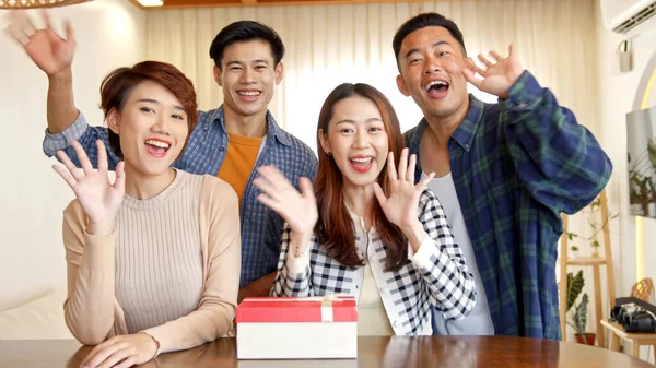 Group Young Asian People Showing Present Happy New Year Home — Stock Photo, Image