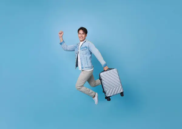 Springendes Porträt Eines Jungen Fit Lächelnden Gut Aussehenden Asiatischen Touristenmannes Stockbild