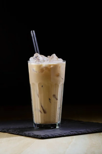 Kalter Kaffee Aus Nächster Nähe Erfrischender Cocktail Mit Eis Sommer lizenzfreie Stockbilder