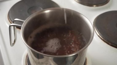 4K-video Karabuğday lapası yapma süreci, spor beslenmesi.