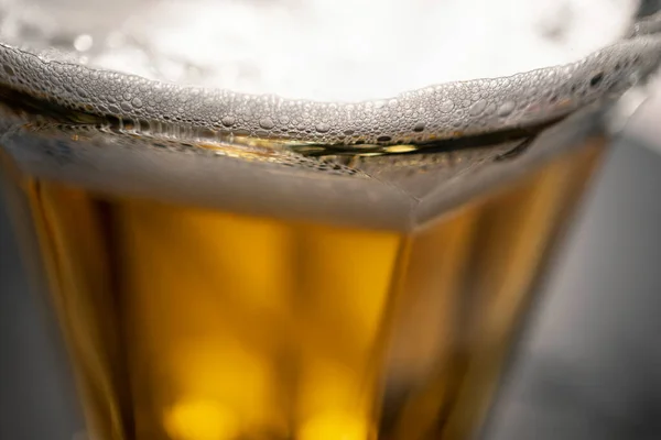 Cerveja Com Espuma Copo Bar Macro — Fotografia de Stock