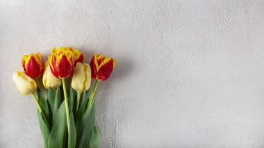 Anneler Günü için bir buket lale, Sevgililer Günü, Babalar Günü, Doğum günü