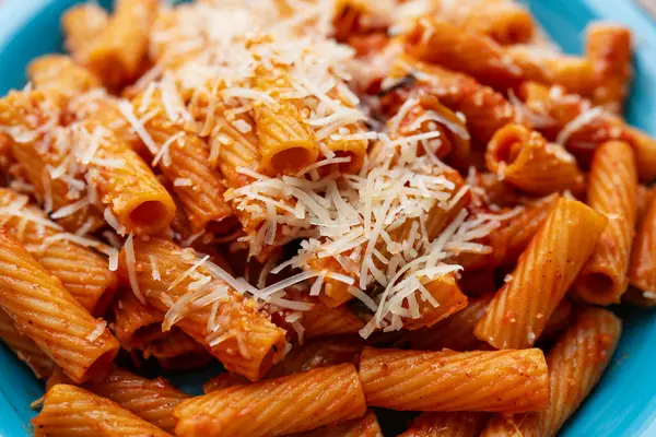 Et aromalı Rigatoni, İtalyan yemeği, makarna, et sosu.