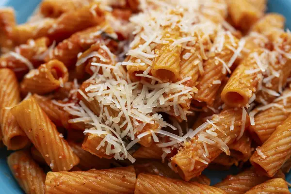 Et aromalı Rigatoni, İtalyan yemeği, makarna, et sosu.
