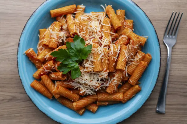 Et aromalı Rigatoni, İtalyan yemeği, makarna, et sosu.