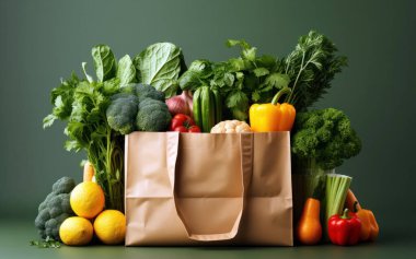 Çevre dostu geri dönüşümlü sebze dolu market poşeti. Sağlıklı alışveriş. Kese kağıdında sağlıklı vejetaryen yemeği.