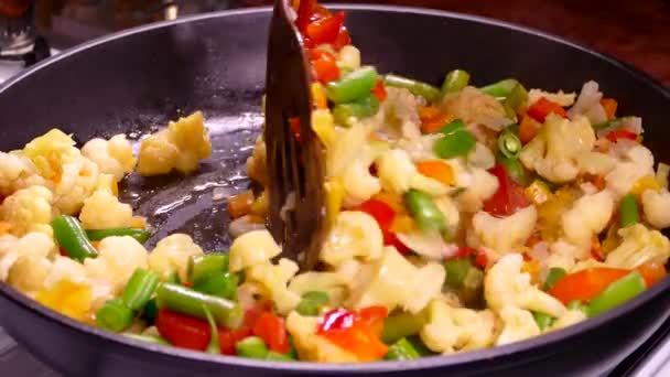 Cocinar Estofado Verduras Picadas Congeladas Los Tomates Los Espárragos Col — Vídeos de Stock