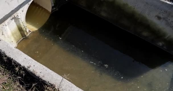 Imágenes Alto Ángulo Sobre Agua Que Sale Del Desagüe Río — Vídeos de Stock