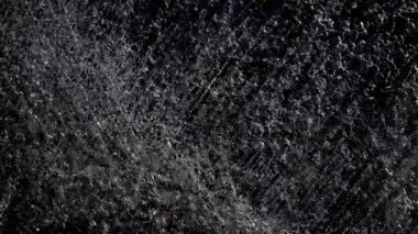 Buz dokusu eriyor. Siyah ve beyaz soğuk arkaplan 