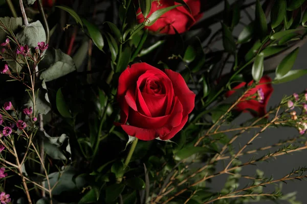 Strauß Schöner Roter Rosen — Stockfoto