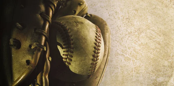 Бейсбольный Мяч Перчаткой Фоне Гранжа — стоковое фото