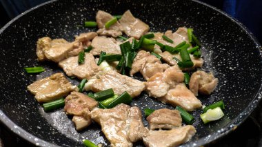 Lezzetli Asya yemeklerinin yakın görüntüsü