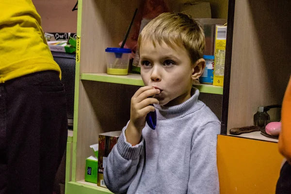 Діти Бахмута Україні Які Проживають Будинку Біженців Дніпро Карітас Україна — стокове фото