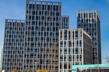 Rusya ile savaş sırasında Kyiv şehrinin mimarisi ve manzarası, Kyiv 'in tarihi ve modern binaları Rus füzelerinin hedefi ve sirenlerin sesi her gün duyuluyor.