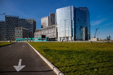 Rusya ile savaş sırasında Kyiv şehrinin mimarisi ve manzarası, Kyiv 'in tarihi ve modern binaları Rus füzelerinin hedefi ve sirenlerin sesi her gün duyuluyor.