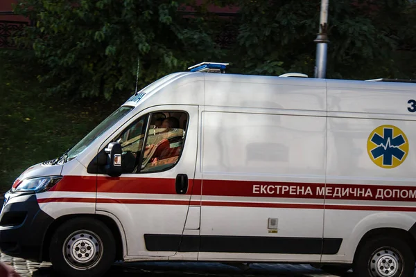 Kyiv Ukraine November 2022 Ambulance Rolling City Center Kyiv War — Stock Photo, Image