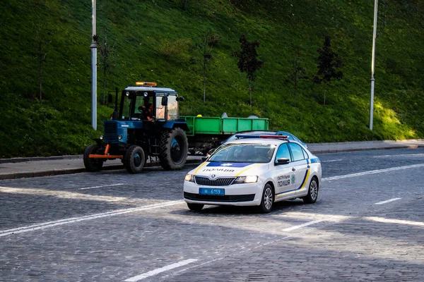 stock image Kyiv, Ukraine - November 02, 2022 Police car in the city center of kyiv during the war with Russia, kyiv are the target of Russian missiles and the sirens sound every day