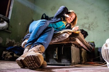 Ukrayna, Kherson - 19 Ekim 2022 Lenka Klicperova, bu seçkin gazeteci ve fotoğrafçı Ukrayna 'daki savaşı anlatıyor.