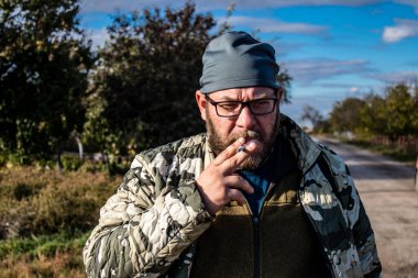 Ukrayna, Kherson - 19 Ekim 2022 Kherson cephesindeki Jan Husar, bu seçkin gazeteci, fotoğrafçı ve büyük muhabir Ukrayna 'daki ve çatışma bölgelerindeki savaşı anlatıyor.