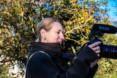 Ukrayna, Kherson - 19 Ekim 2022 Lenka Klicperova, bu seçkin gazeteci ve fotoğrafçı Ukrayna 'daki savaşı anlatıyor.