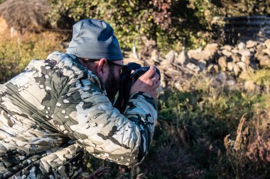 Ukrayna, Kherson - 19 Ekim 2022 Kherson cephesindeki Jan Husar, bu seçkin gazeteci, fotoğrafçı ve büyük muhabir Ukrayna 'daki ve çatışma bölgelerindeki savaşı anlatıyor.