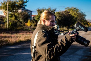 Ukrayna, Kherson - 19 Ekim 2022 Lenka Klicperova, bu seçkin gazeteci ve fotoğrafçı Ukrayna 'daki savaşı anlatıyor.