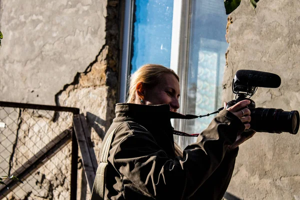 ウクライナ ヘルソン 10月19 2022 Lenka Klicperova この優れたジャーナリストや写真家は ウクライナでの戦争をカバー 彼女の高品質の写真は フォトジャーナリズムの世界での参照です — ストック写真
